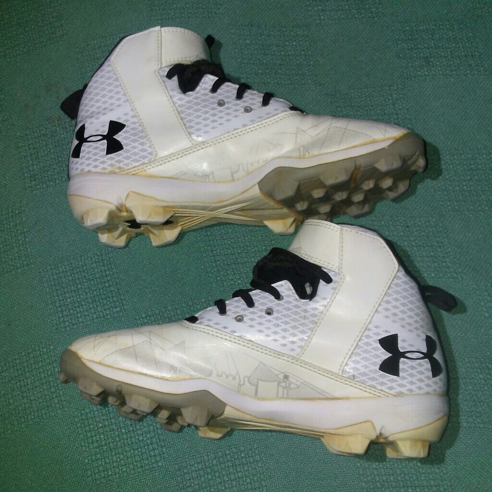 Under Armour High Top Cleats sz 4.5(boy)